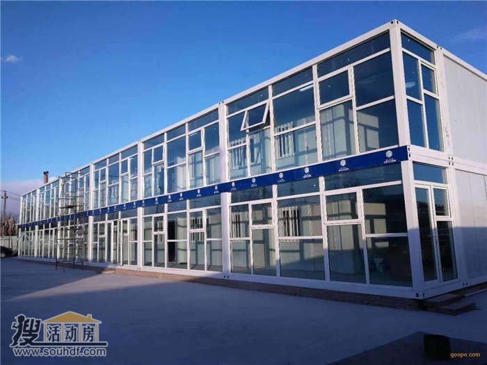 新疆藍(lán)草原地毯有限公司建設(shè)和樂雅舍時候出租6間打包箱式房