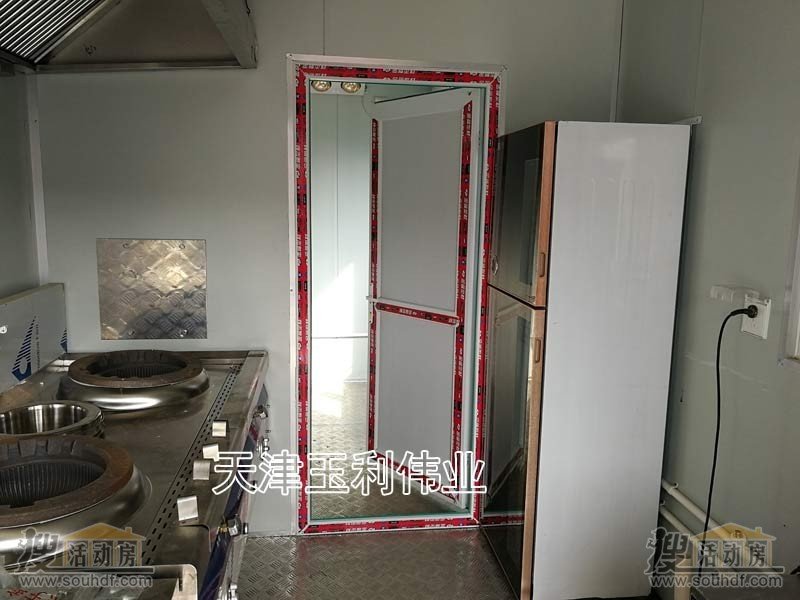 集裝箱設(shè)備房內(nèi)部